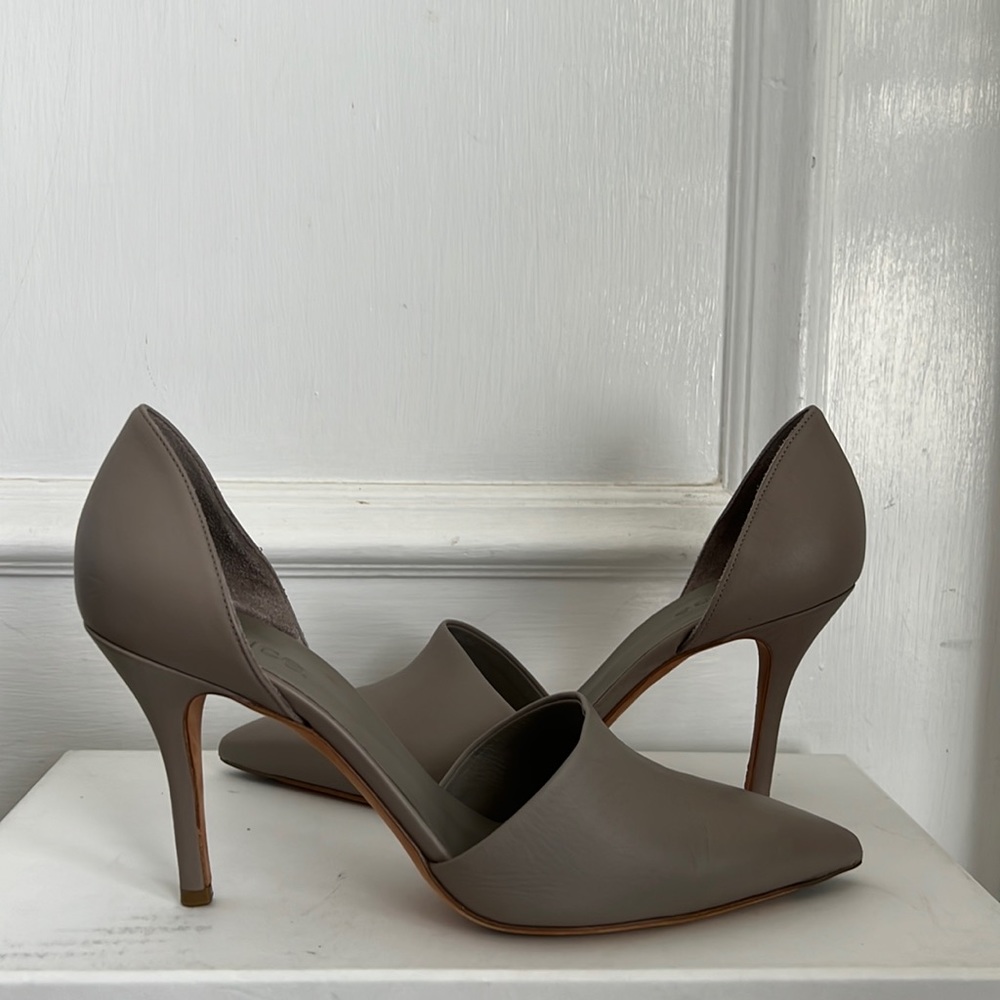 Vince Claire D'Orsay Woodsmoke Heels size 6